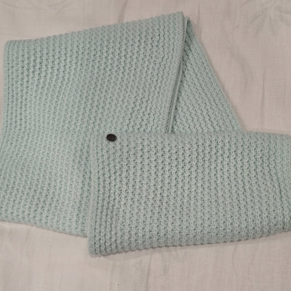 BCBG Light Green Knit Waffle Scarf Multi Use Headcover Infinity COZY Thick - Picture 3 of 5